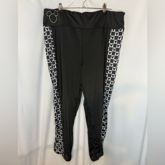 Disney Our Universe Crop/Capri Leggings Black Mickey Mouse Womens 2X - Picture 1 of 3